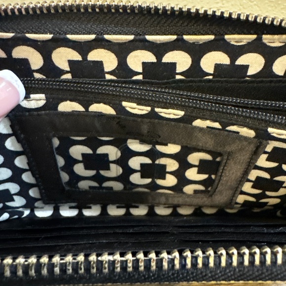 Vera Bradley Classic Black Leather Womens Wallet Clutch - Picture 4 of 4